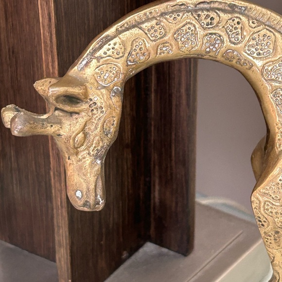Giraffe brass figurine set of two mother and baby bookends 🦒 - Picture 4 of 10